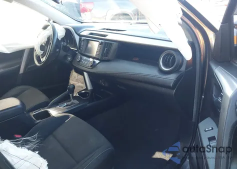 2017 Toyota Rav4 Xle z USA, uszkodzony, nr VIN JTMWFREV8HJ713963